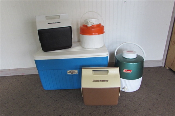ICE CHEST, LUNCH BOXES & DRINK HOLDERS