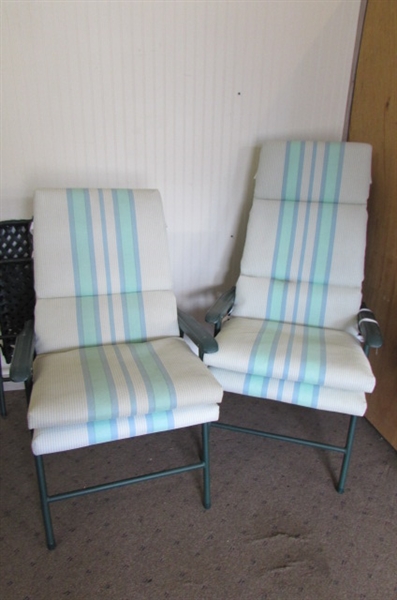 4 FOLDING LAWN CHAIRS & 4 OUTDOOR CHAIR CUSHIONS