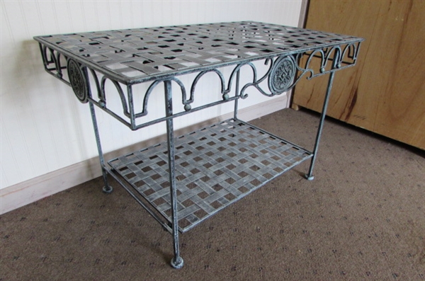 METAL LATTICE TOP OUTDOOR TABLE WITH MEDALLIONS