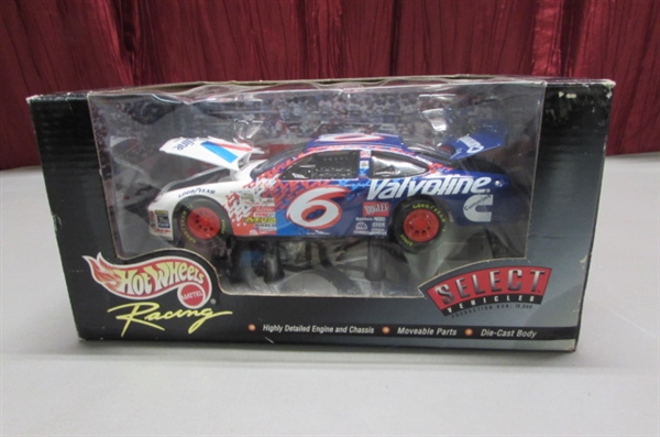 1999 HOT WHEELS RACING #6 MARK MARTIN COLLECTIBLE DIE CAST RACE CAR