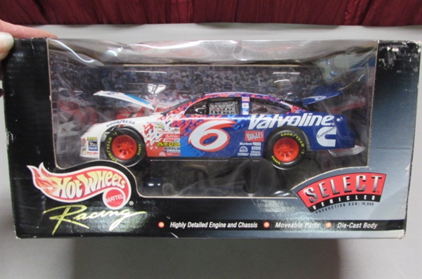 1999 HOT WHEELS RACING #6 MARK MARTIN COLLECTIBLE DIE CAST RACE CAR