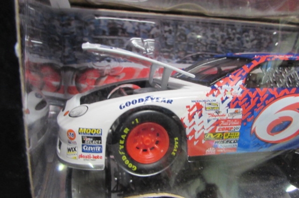 1999 HOT WHEELS RACING #6 MARK MARTIN COLLECTIBLE DIE CAST RACE CAR