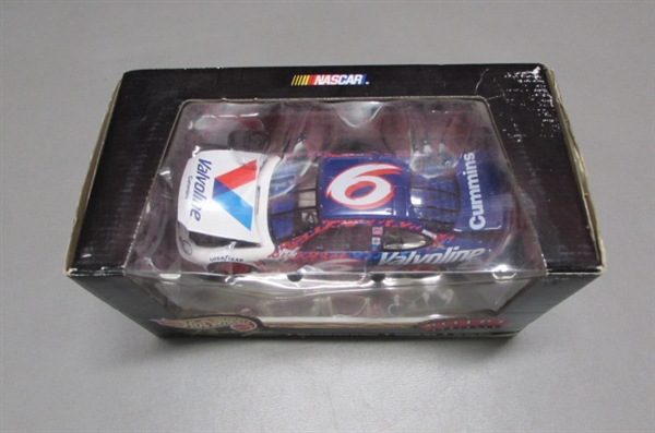 1999 HOT WHEELS RACING #6 MARK MARTIN COLLECTIBLE DIE CAST RACE CAR