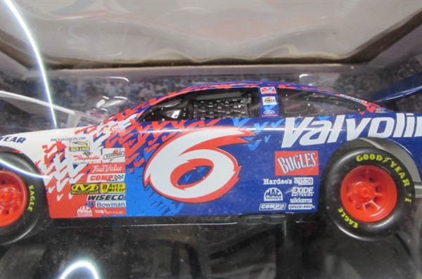 1999 HOT WHEELS RACING #6 MARK MARTIN COLLECTIBLE DIE CAST RACE CAR