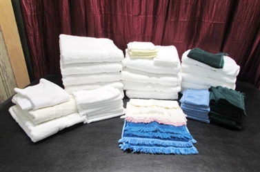 LARGE LOT OF BATH TOWELS, HAND TOWELS, WASH CLOTHS & BATH MATS