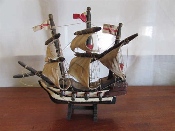 ANTIQUE SCHOONER PRINT IN FRAME, SHIP IN A BOTTLE & MODEL SHIPS