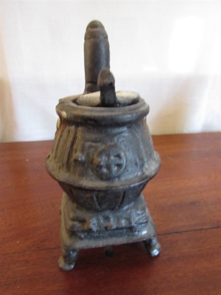 MINIATURE 'QUEEN' CAST IRON STOVES, POT BELLY STOVES & MORE