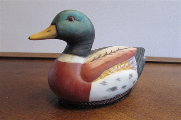 COLLECTIBLE HAND PAINTED DUCK DECOYS AND FIGURINES