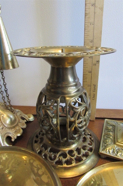 VINTAGE BRASS & GOLD TONE CANDLE HOLDERS