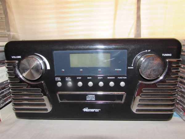 MEMOREX RETRO LOOK CD/AM/FM/TURNTABLE WITH CDS