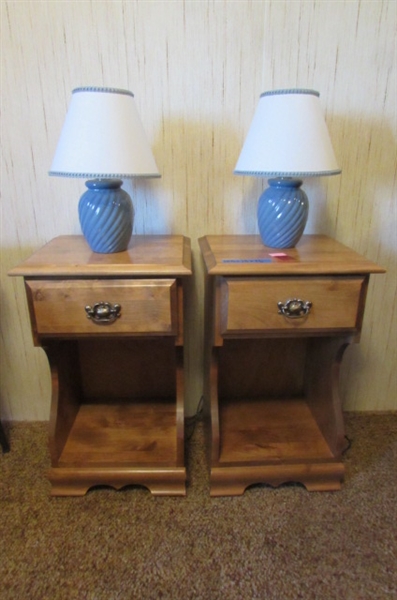 PAIR OF WOOD NIGHTSTANDS WITH MATCHING LAMPS