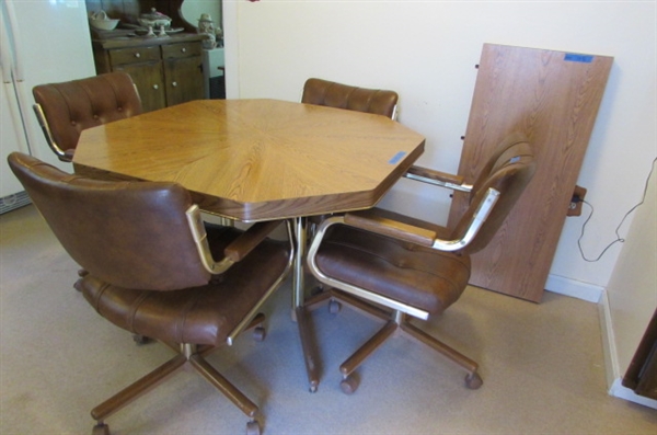 VTG OCTAGON KITCHEN TABLE & CHAIRS
