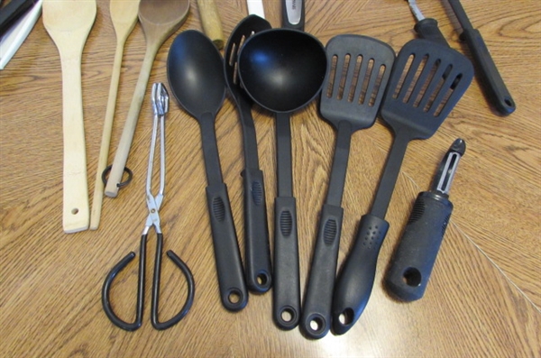 KITCHEN UTENSILS & HAND MIXER