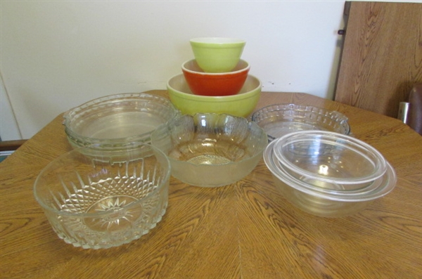 VINTAGE PYREX MIXING BOWLS & MORE