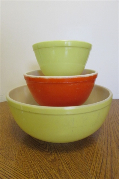 VINTAGE PYREX MIXING BOWLS & MORE