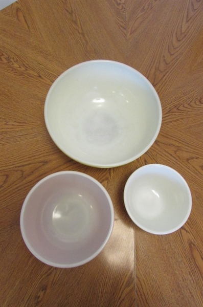 VINTAGE PYREX MIXING BOWLS & MORE