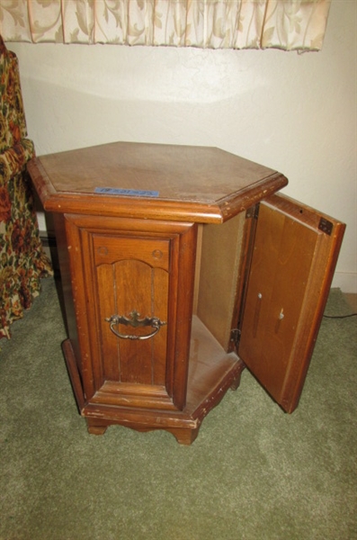 SMALL OCTAGON SIDE TABLE WITH STORAGE, LAMP & DECOR