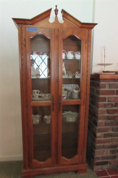 BEAUTIFUL DOUBLE DOOR CHINA CABINET