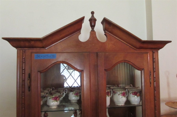 BEAUTIFUL DOUBLE DOOR CHINA CABINET