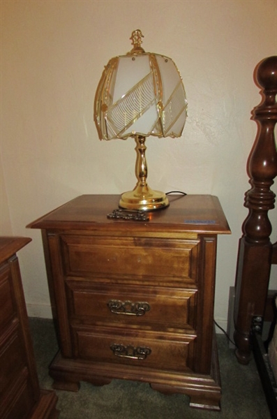 PAIR OF NIGHTSTANDS