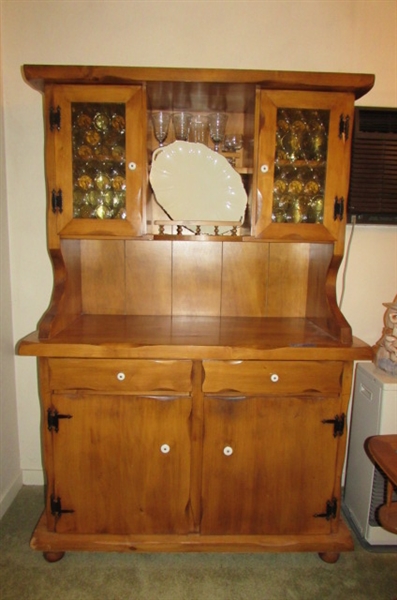 STUNNING SOLID MAPLE HUTCH WITH BOTTOM STORAGE - MATCHES 'BAR' HUTCH IN LOT #46