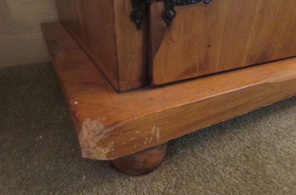 STUNNING SOLID MAPLE HUTCH WITH BOTTOM STORAGE - MATCHES 'BAR' HUTCH IN LOT #46