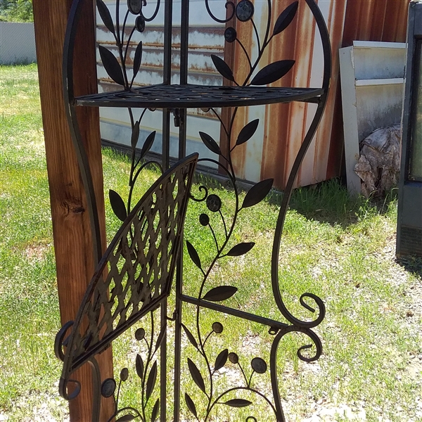 METAL PLANT STAND AND FLOWER POTS