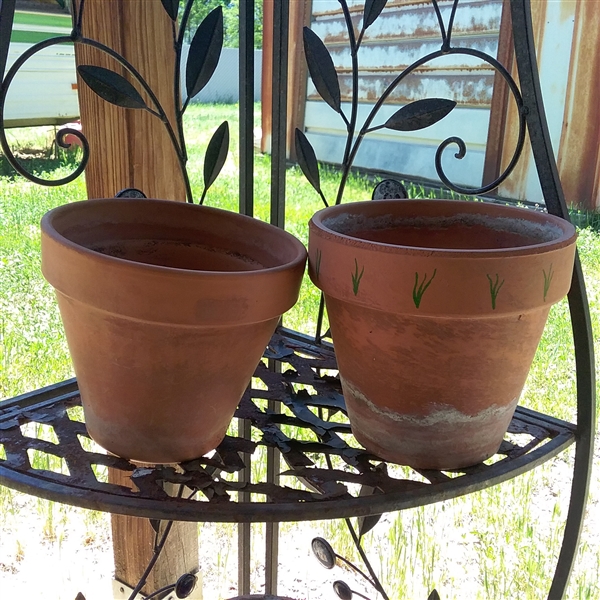 METAL PLANT STAND AND FLOWER POTS