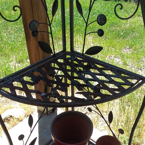METAL PLANT STAND AND FLOWER POTS
