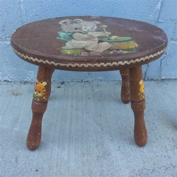 VINTAGE CHILD'S STOOL