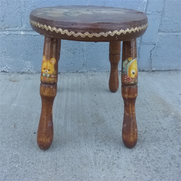 VINTAGE CHILD'S STOOL