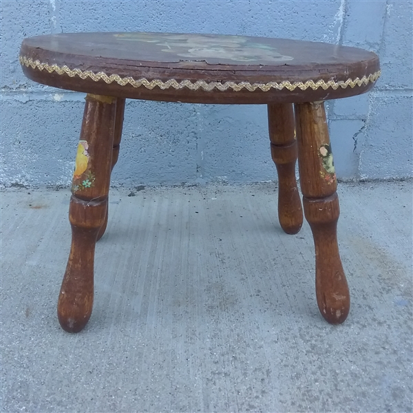 VINTAGE CHILD'S STOOL