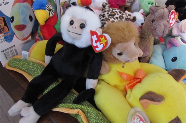 LARGE COLLECTION OF TY BEANIE BABIES