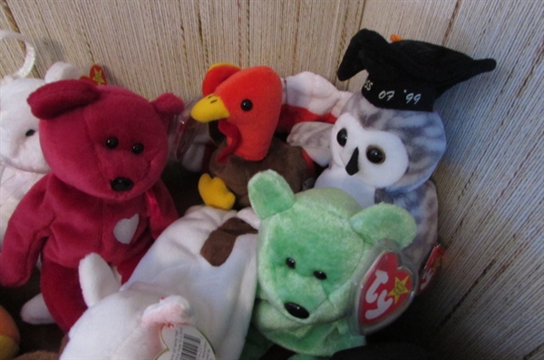 LARGE COLLECTION OF TY BEANIE BABIES