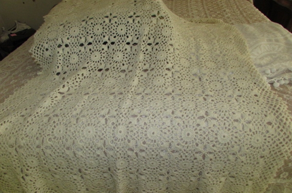 ELEGANT KING QUILTED COMFORTER, VINTAGE BEDSPREAD & CROCHETED THROW