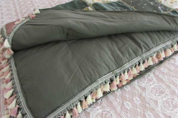 ELEGANT KING QUILTED COMFORTER, VINTAGE BEDSPREAD & CROCHETED THROW