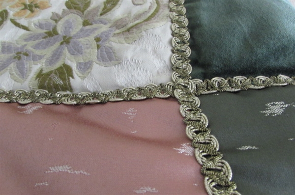 ELEGANT KING QUILTED COMFORTER, VINTAGE BEDSPREAD & CROCHETED THROW