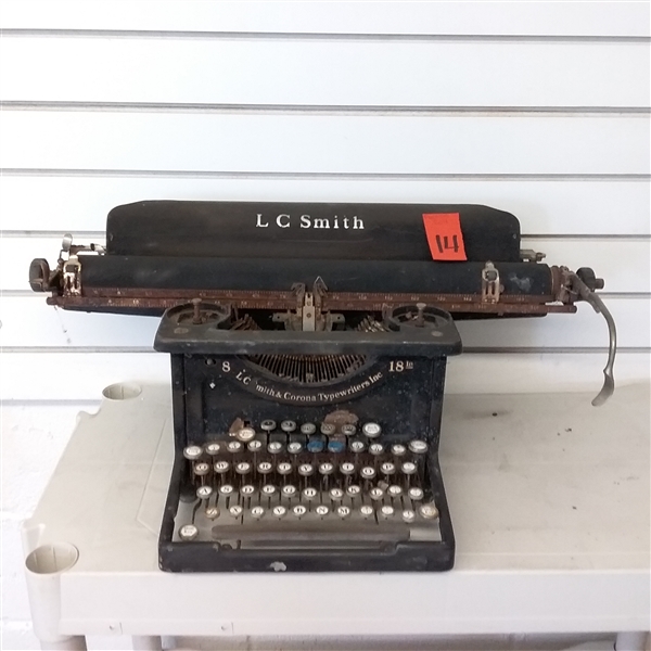 VINTAGE/ ANTIQUE  L C SMITH CORONA TYPEWRITER 