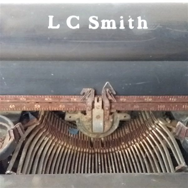 VINTAGE/ ANTIQUE  L C SMITH CORONA TYPEWRITER 