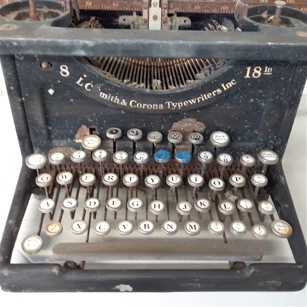 VINTAGE/ ANTIQUE  L C SMITH CORONA TYPEWRITER 