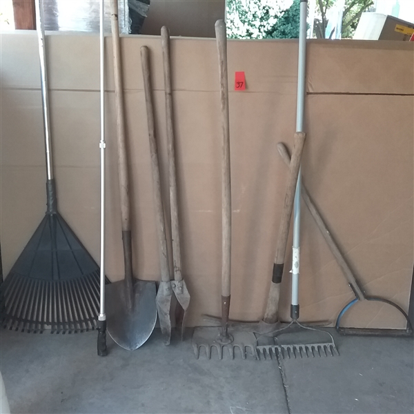 LOT OF OUTDOOR TOOLS