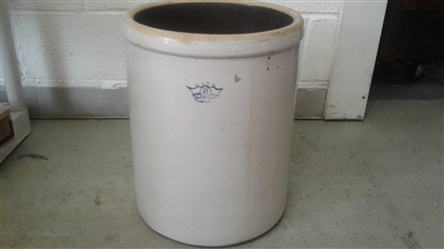 8 GALLON POTTERY CROCK