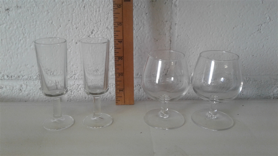 ASSORTED STEMWARE AND GLASSES