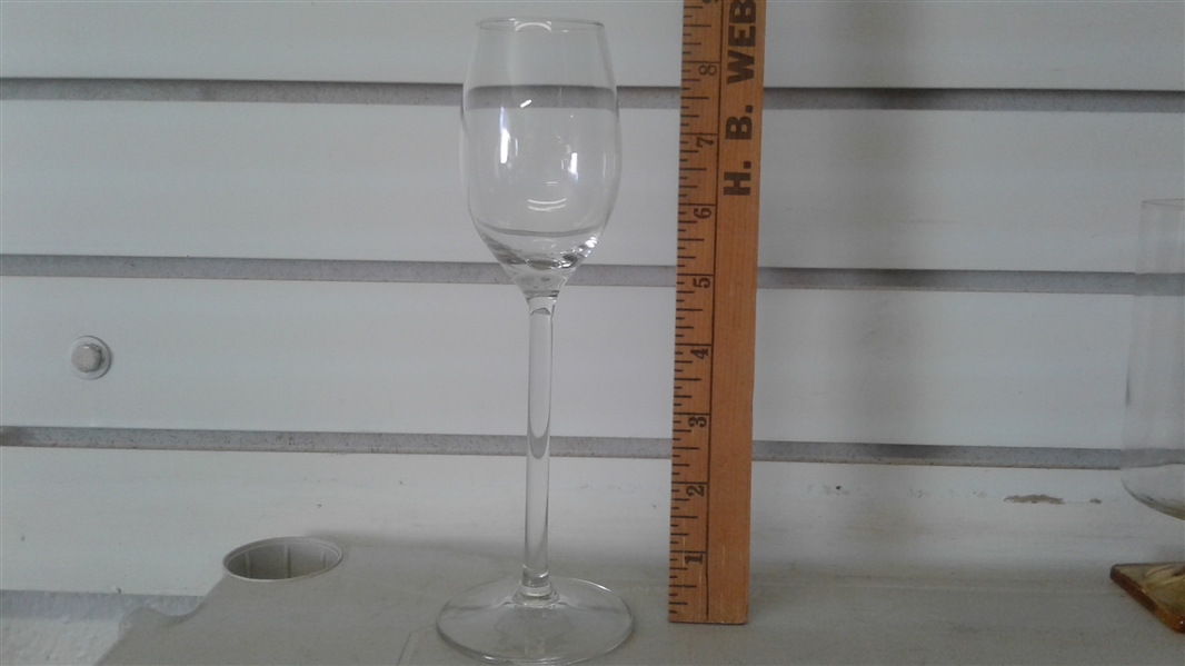 ASSORTED STEMWARE AND GLASSES