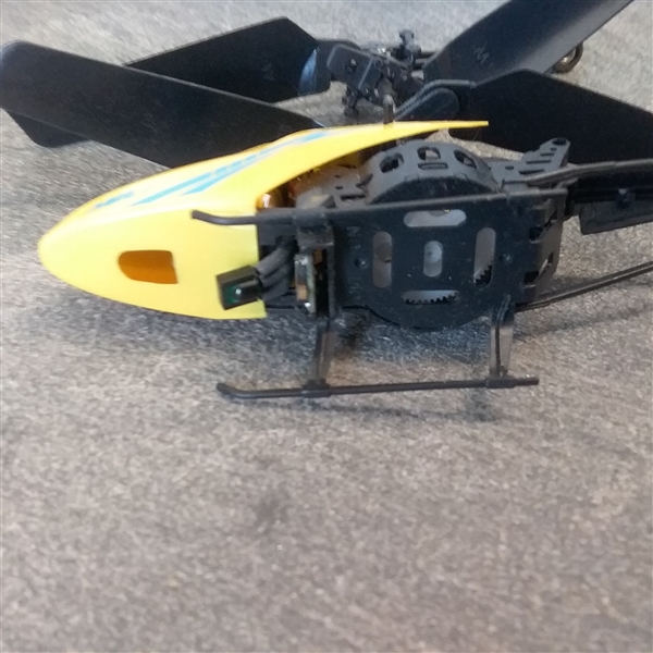 REMOTE CONTROL HELOCOPTERS FOR PARTS OR REPAIR