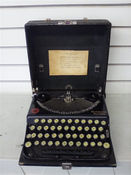 VINTAGE REMINGTON PORTABLE STANDARD TYPEWRITER