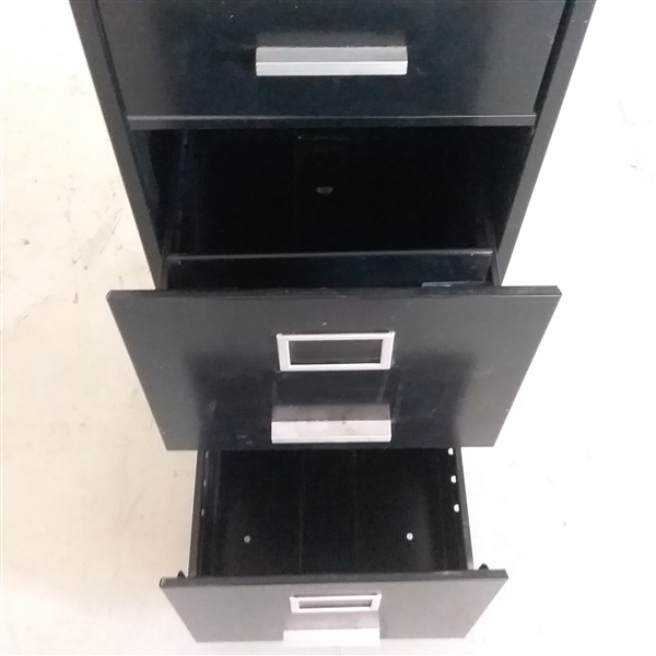 4 DRAWER METAL FILING CABINET 