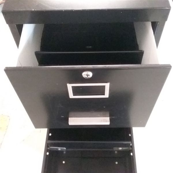 4 DRAWER METAL FILING CABINET 