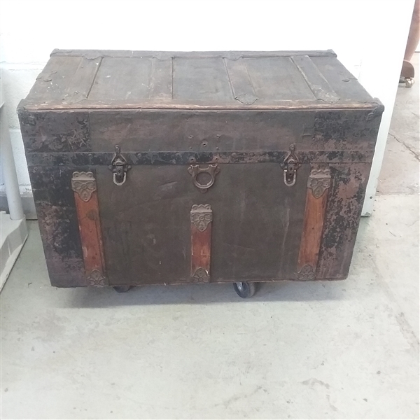 ANTIQUE TRUNK