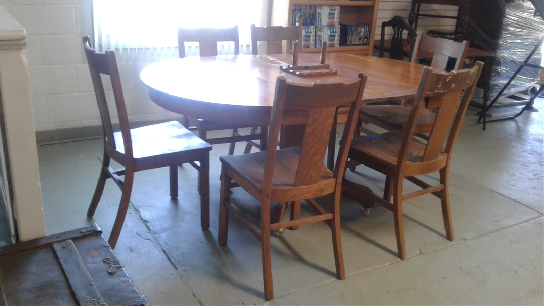 ANTIQUE OAK WOOD DINING TABLE AND 6 CHAIRS 